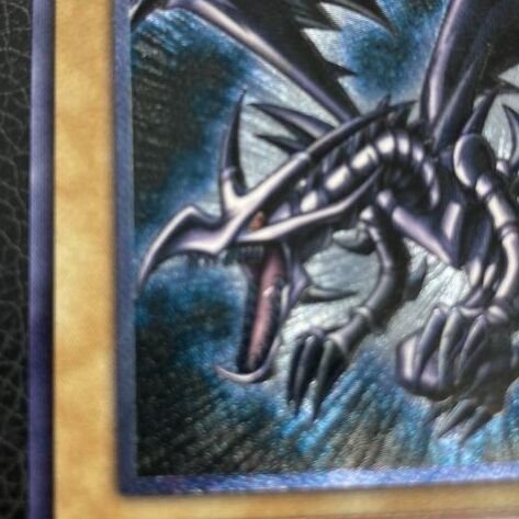 真紅眼の黒竜 レッドアイズ ブラックドラゴン レリーフ 親知らず 真紅