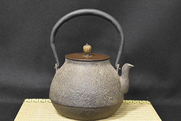 光成龍文堂造「宣徳銅蓋・長閑型・時代鉄瓶」水漏無・ 【