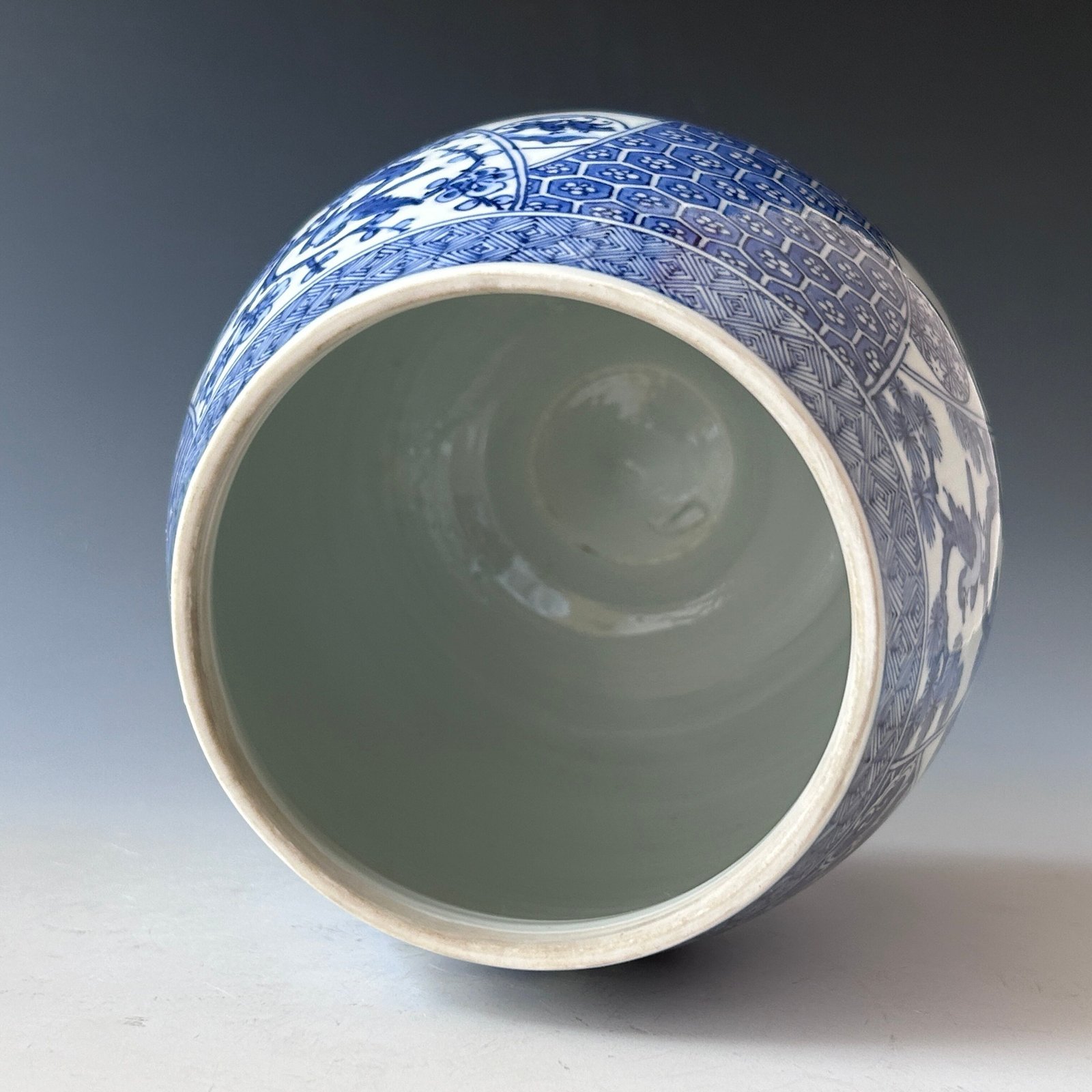 青と白の抽象デザインの陶器花瓶 松風栄一 木箱付き 京焼 染付 昭和