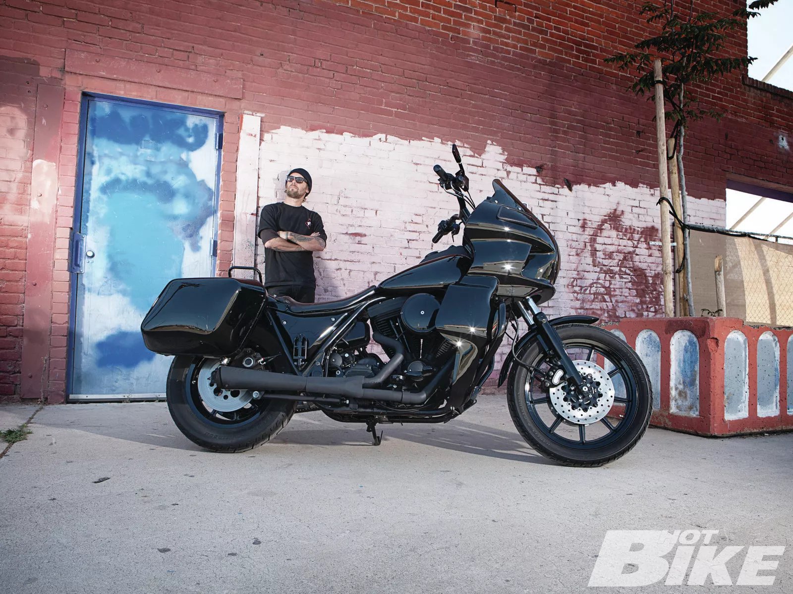 Caught Between Two Worlds | 1992 Harley-Davidson FXRS | Hot Bike
