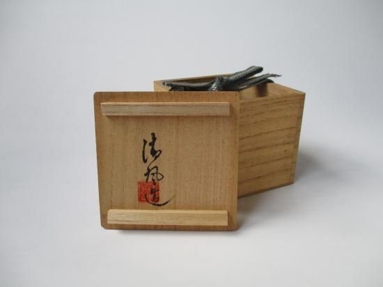 青華磁 鶏図茶巾入 (共箱)五代 清風与平 - 茶道具販売 栗林園