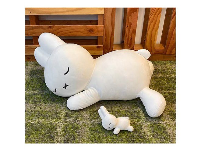 約80cm/体積比約52倍のビッグサイズの「ブルーナ すやすやフレンド
