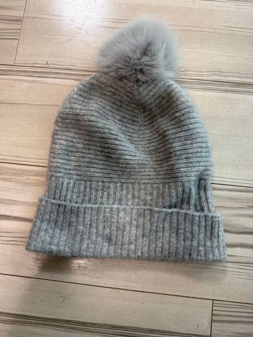 Theory グレー ポンポン付きニット帽 カシミヤ 楽天市場】＼50％OFF／ンポン付きカシミヤ帽子 ニット帽 おしゃれ