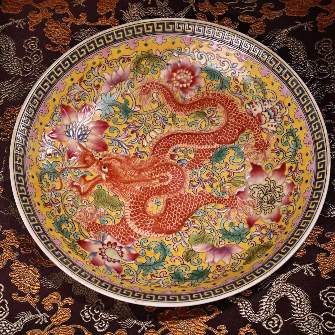 中国古美術・旧蔵粉彩陶磁器中皿・瑞獣龍絵皿・置物・純手描き・漆箱付・文房具・禮品